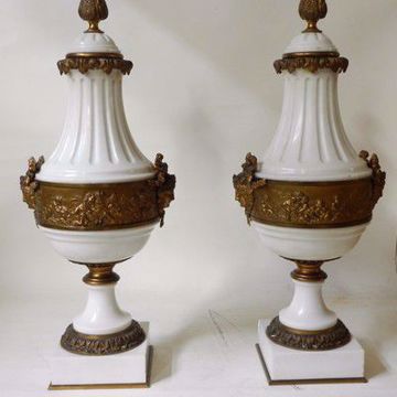 Image de PAIRE DE VASES COUVERTS 