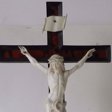 Image de CHRIST EN CROIX sur une croix en écaille