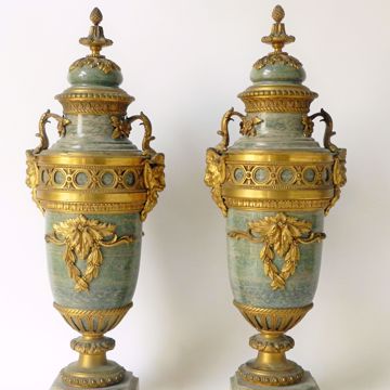 Picture of PAIR OF LIDDED VASES