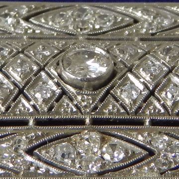 Picture of RECTANGULAR WHITE GOLD BROOCH