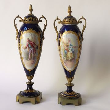 Picture of PAIR OF LIDDED VASES