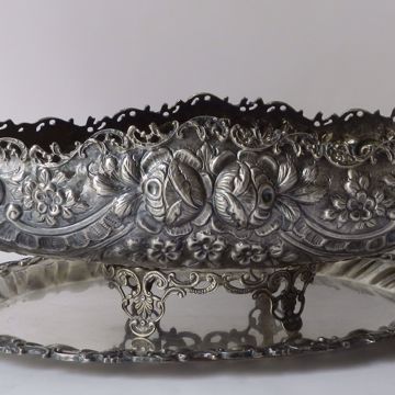 Picture of OVAL DISH ON TRAY