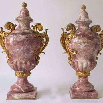 Picture of PAIR OF LIDDED VASES