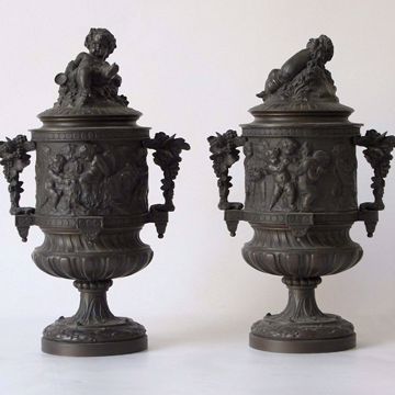 Picture of PAIR OF LIDDED VASES