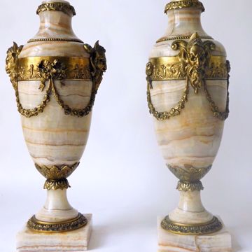 Picture of PAIR OF LIDDED VASES