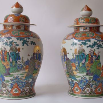 Picture of PAIR OF LIDDED VASES