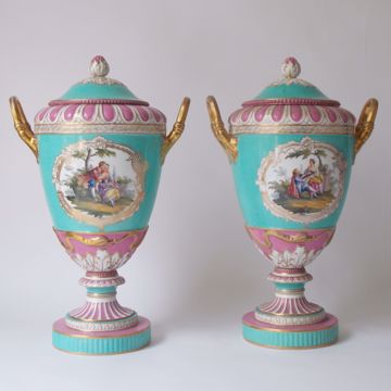 Picture of PAIR OF LIDDED VASE