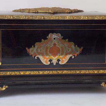 Picture of BLACK WOODEN BOX