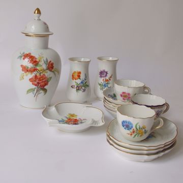 Picture of VASES, CUPS AND SAUCERS
