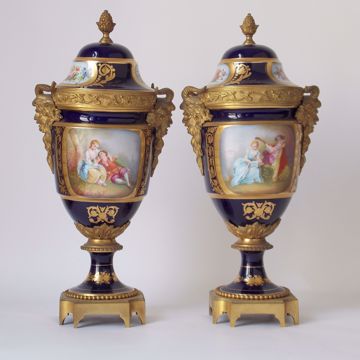 Picture of PAIR OF LIDDED VASES