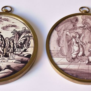 Picture of PAIR OF ROUND PLAQUES
