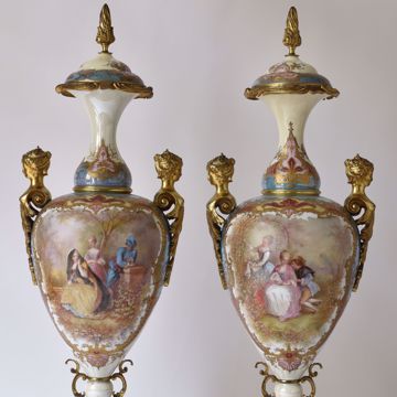 Picture of PAIR OF LIDDED VASES