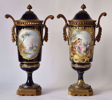 Image de PAIRE DE VASES COUVERTS