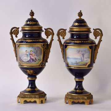 Picture of PAIR OF LIDDED VASES