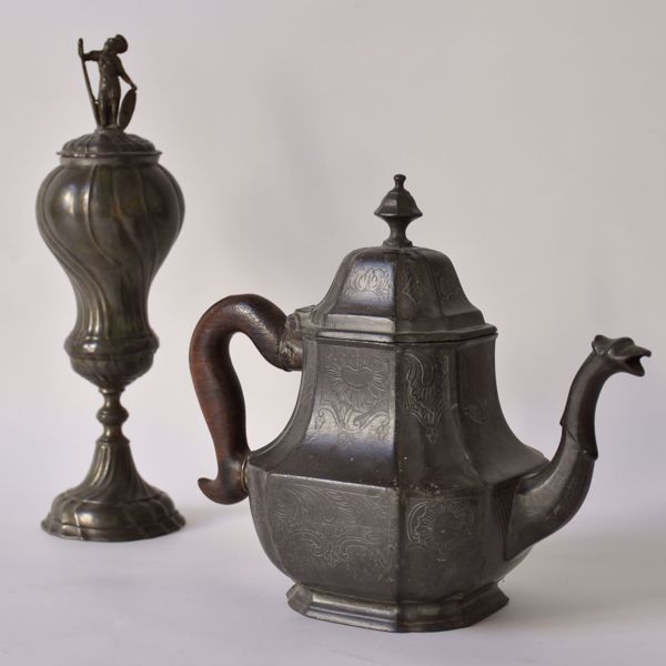 Picture of LIDDED CUP AND COFFEE POT