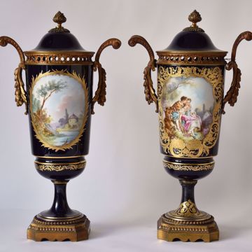 Picture of PAIR OF LIDDED VASES