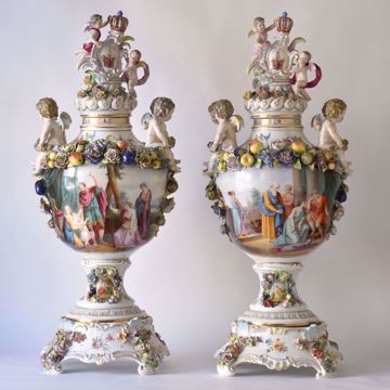 Picture of PAIR OF LIDDED VASES