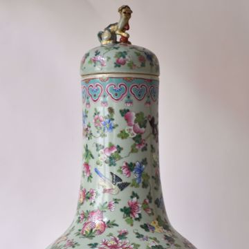 Picture of LARGE LIDDED VASE