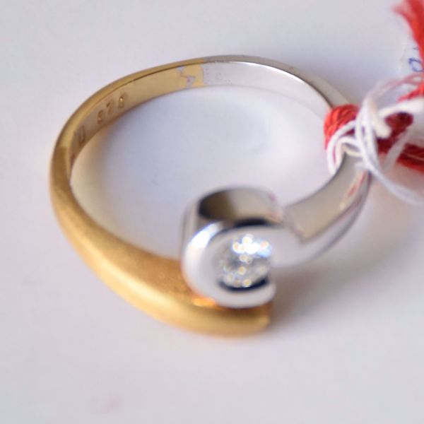 Picture of WHITE AND YELLOW GOLDEN RING