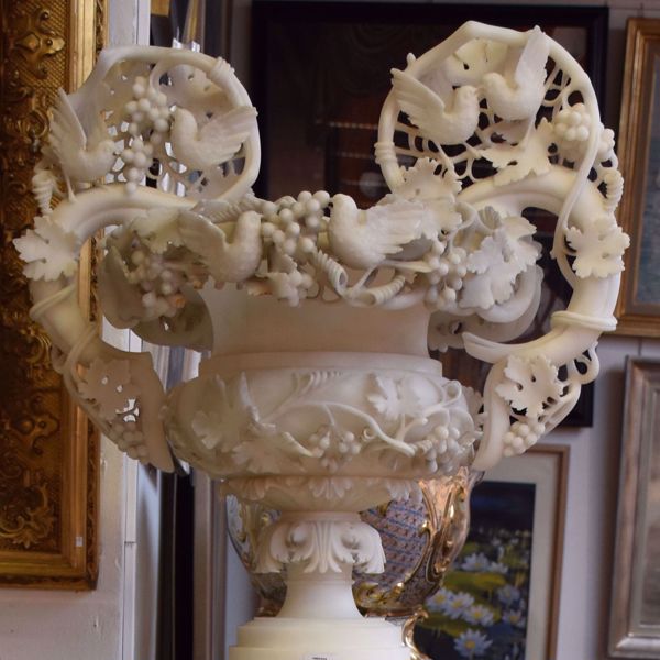 Picture of ORNAMENTAL VASE ON PEDESTAL