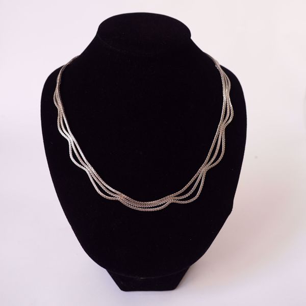 Picture of WHITE GOLDEN NECKLACE