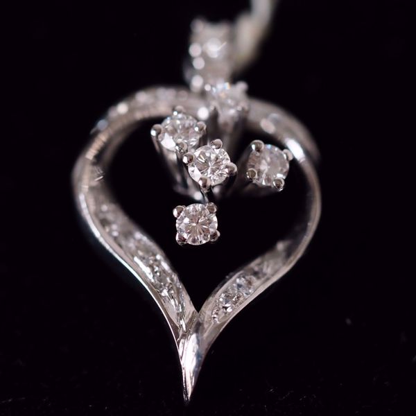 Picture of HEART-SHAPED WHITE GOLD PENDANT