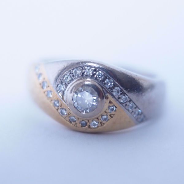 Picture of WHITE AND YELLOW GOLD RING