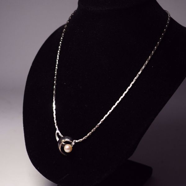 Picture of WHITE GOLD NECKLACE