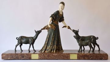 Image de DAME AVEC TROIS CHÈVRES