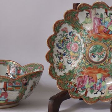 Picture of DEEP BOWL AND PAIR OF PLATES