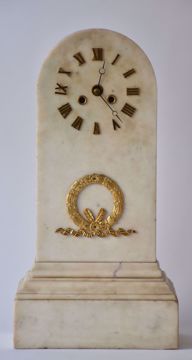 Image de PENDULE DE TABLE EN FORME DE STELE