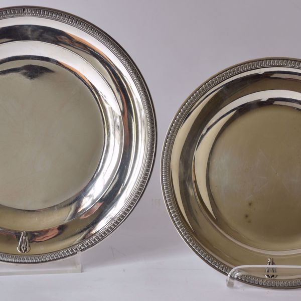 Picture of PAIR OF ROUND PLATES