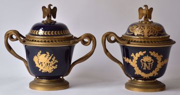 Picture of PAIR OF LIDDED VASES