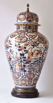 Picture of EGG-SHAPED LIDDED VASE