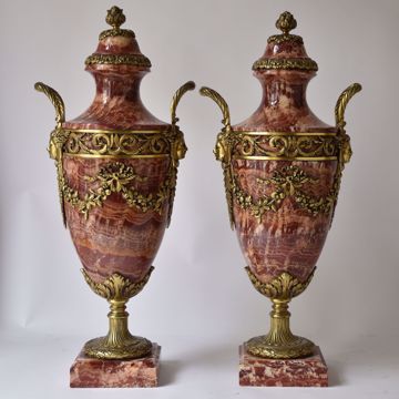 Picture of PAIR OF LIDDED VASES