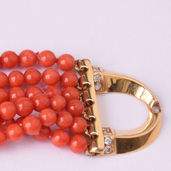 Picture of BRACELET OF CORAL BEADS