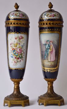 Image de PAIRE DE VASES À COUVERCLE