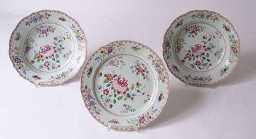 Image de DEUX ASSIETTES CREUSES ET UNE ASSIETTE PLATE