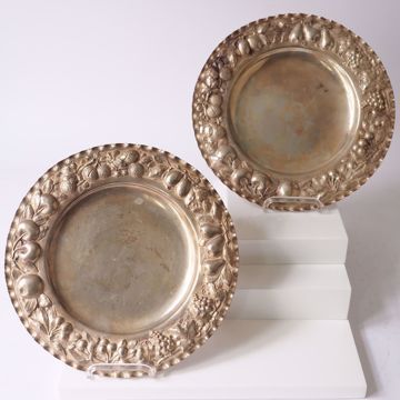 Picture of PAIR OF ROUND PLATES