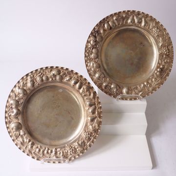 Picture of PAIR OF ROUND PLATES