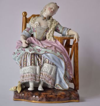 Image de JEUNE FEMME AU REPOS