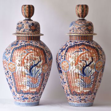 Image de PAIRE DE GRANDS VASES À COUVERCLE NERVURÉ