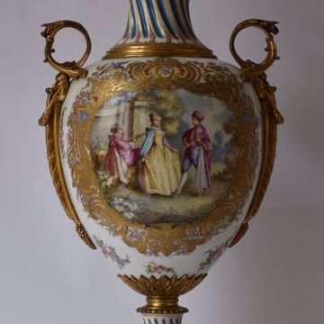 Image de VASE À COUVERCLE OVOÏDE