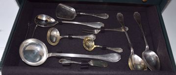 Afbeeldingen van TAFELSERVIES