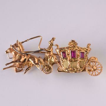 Afbeeldingen van GOUDEN BROCHE IN DE VORM VAN EEN KOETS