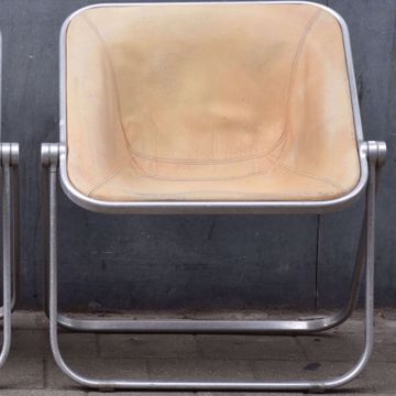 Afbeeldingen van DRIE OPVOUWBARE STOELEN