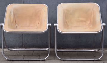 Afbeeldingen van DRIE OPVOUWBARE STOELEN