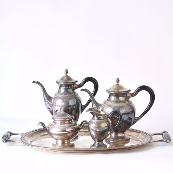 Image sur SERVICE À CAFÉ ET À THÉ SUR PLATEAU OVALE