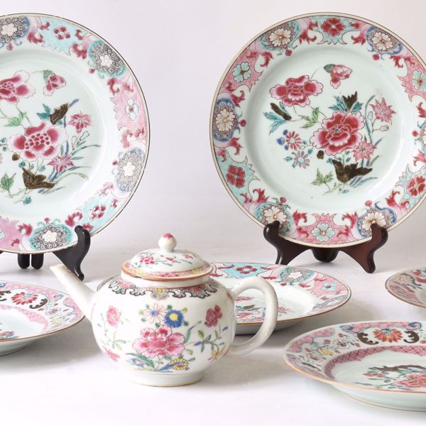 Picture of SIX PLATES AND TEAPOT