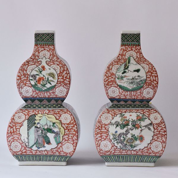 Picture of PAIR OF SQUARE GOURD-SHAPED VASES